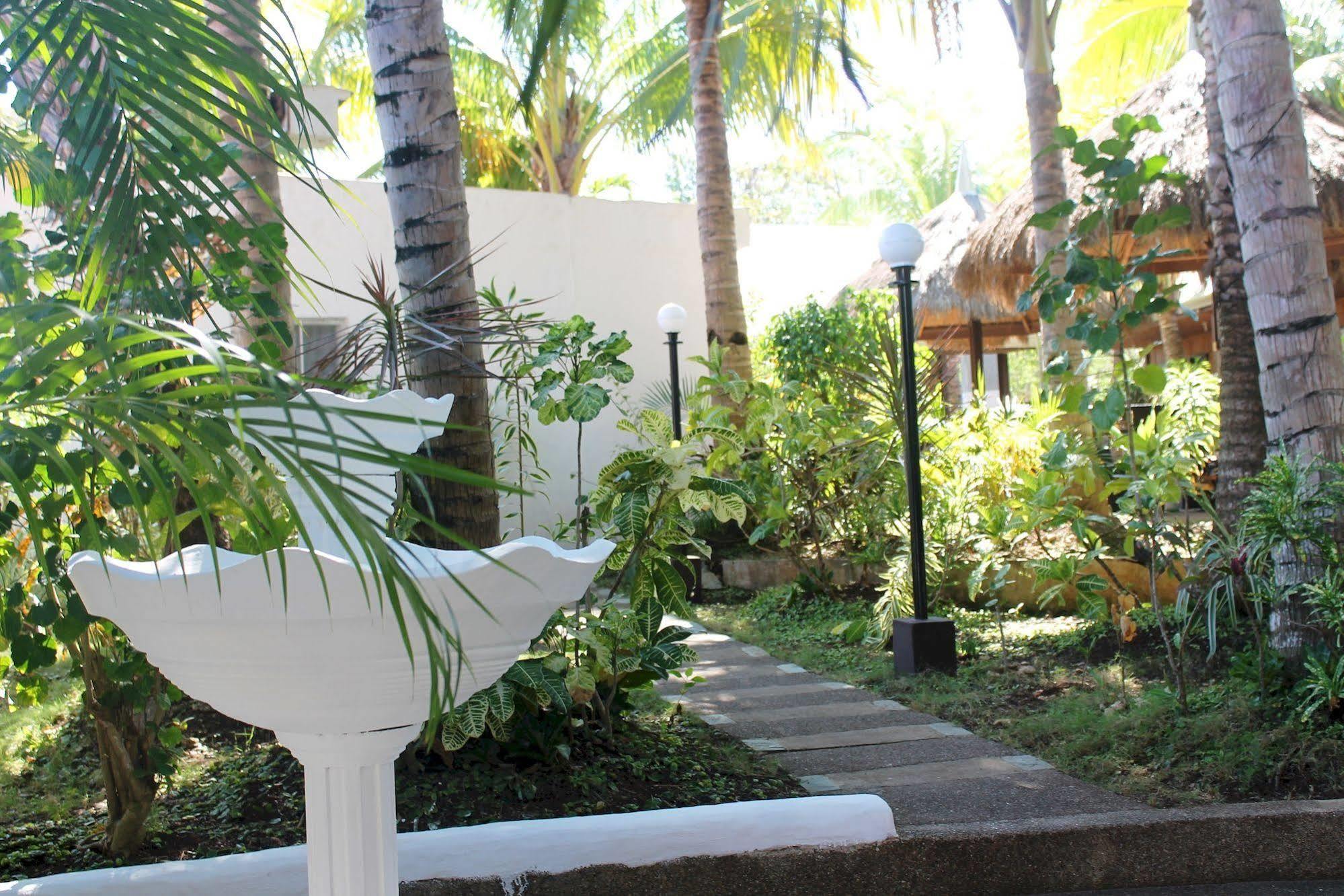 Paragayo Resort Tawala  Extérieur photo